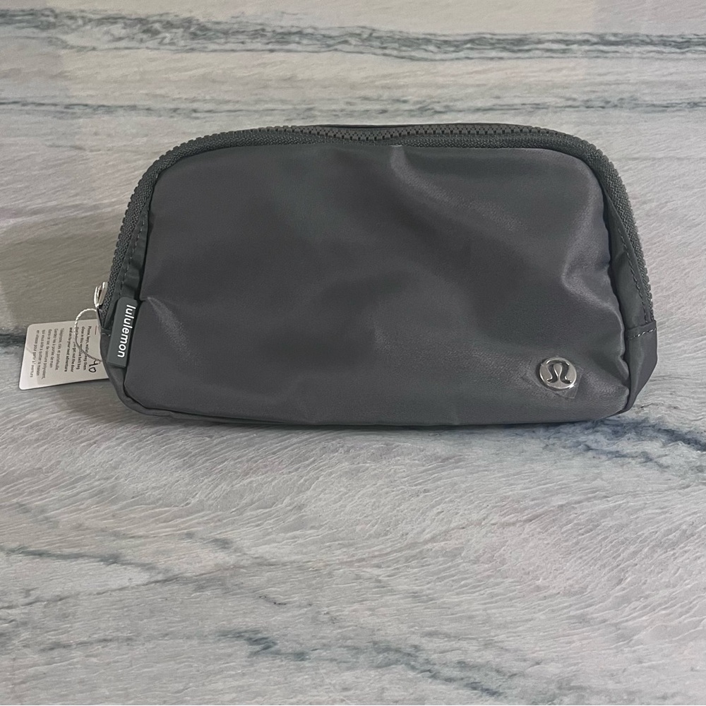 Lululemon Everywhere Belt Bag - Picture 3 of 11